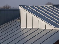 Cubiertas en junta alzada: ¿qué son y por qué son las favoritas de los arquitectos modernos?