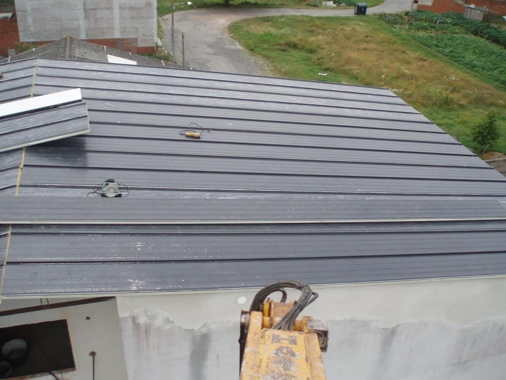 ¿Goteras en la terraza? Cómo las láminas asfálticas solucionan el problema de raíz