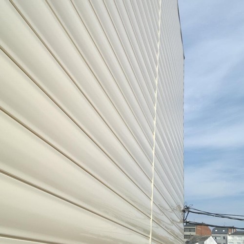 Panel curvo, innovación en fachada metálica