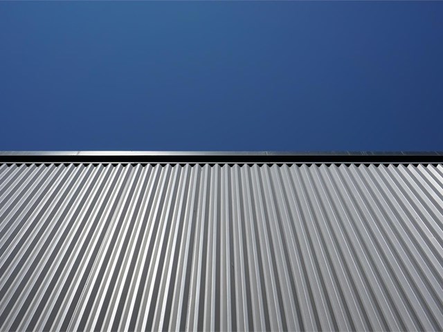 ¿Se pueden colocar techos de aluminio en el interior de una vivienda?